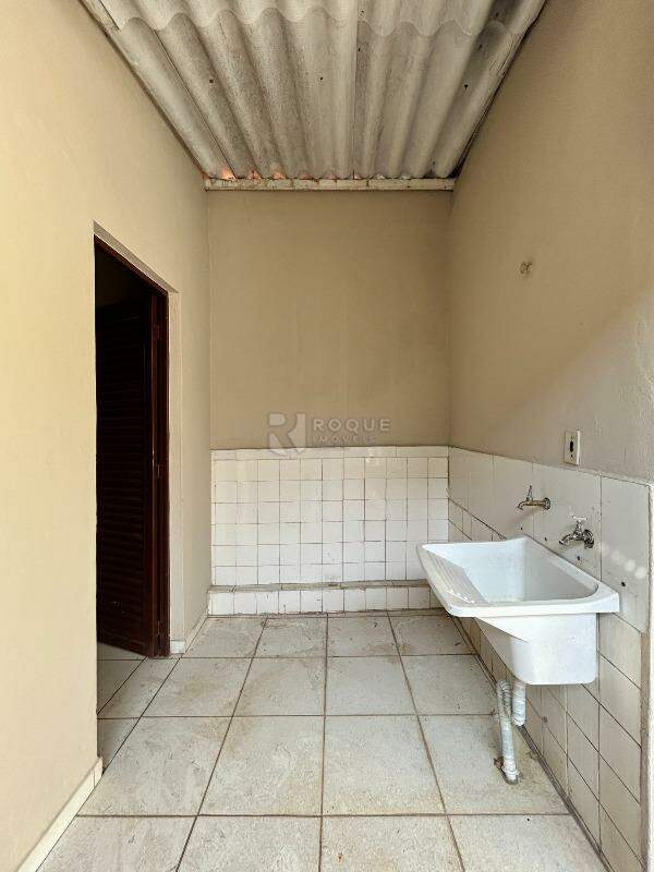Casa Residencial para aluguel no bairro Jardim Glória: Área de serviço 