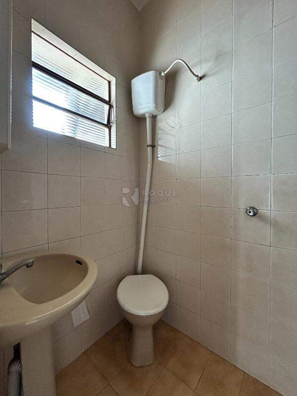Casa Residencial para aluguel no bairro Jardim Glória: WC social