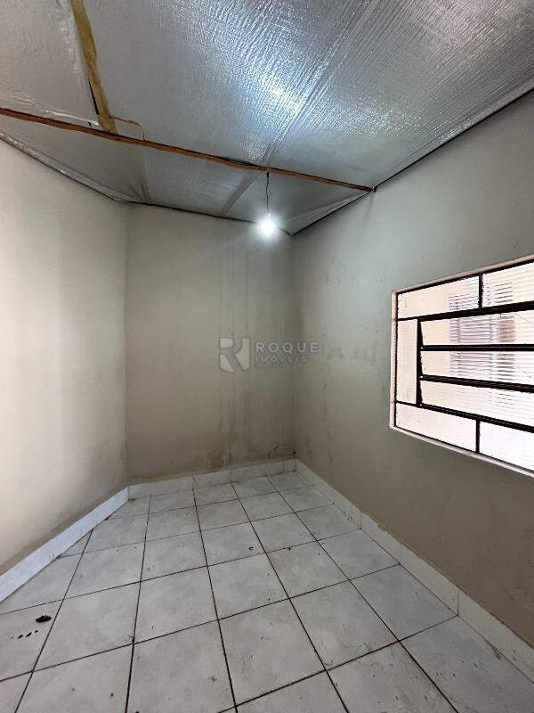 Casa Residencial para aluguel no bairro Jardim Glória: Despensa 