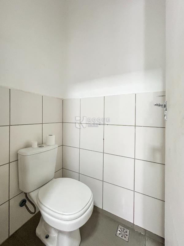Salão para aluguel no bairro Centro: WC social fundo