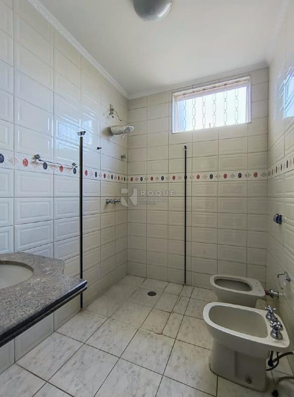 Casa Residencial para aluguel no bairro Vila Cristovam: Wc social 