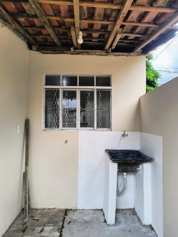 Casa Residencial para aluguel no bairro Vila Cristovam: Lavanderia