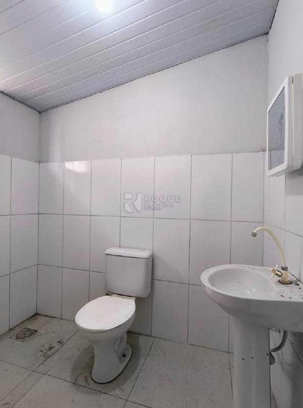 Casa Residencial para aluguel no bairro Vila Cristovam: Wc social 