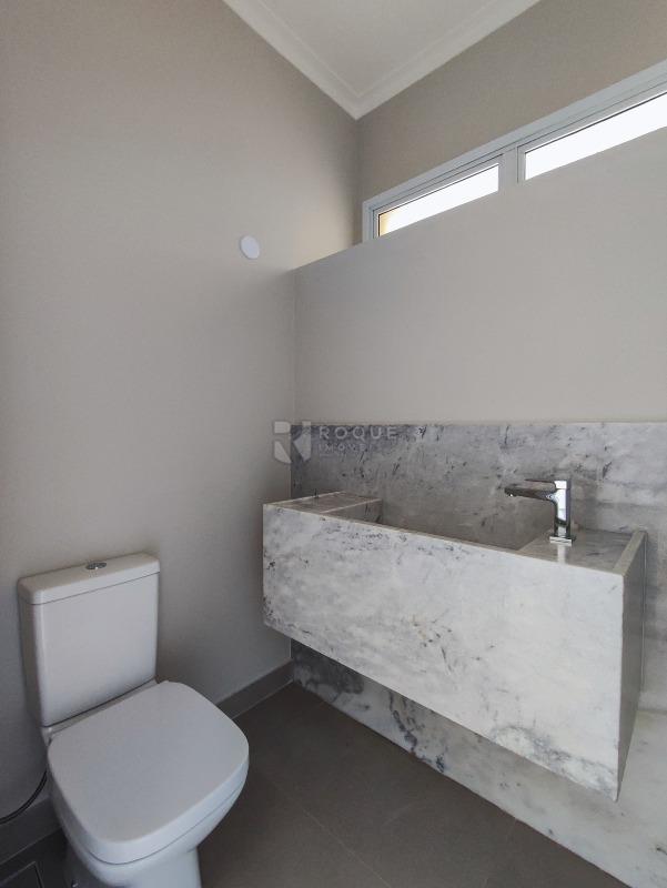 Casa em condomínio à venda no bairro Parque Residencial Roland: LAVABO