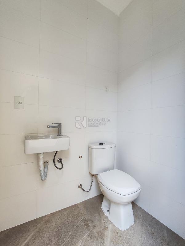 Casa em condomínio à venda no bairro Parque Residencial Roland: BANHEIRO SOCIAL