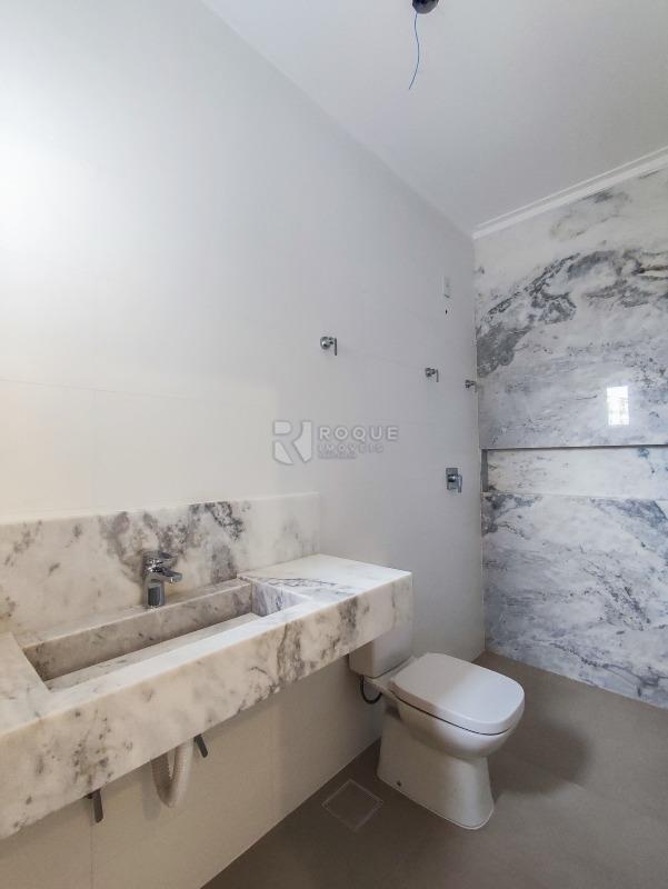 Casa em condomínio à venda no bairro Parque Residencial Roland: WC SUÍTE 1