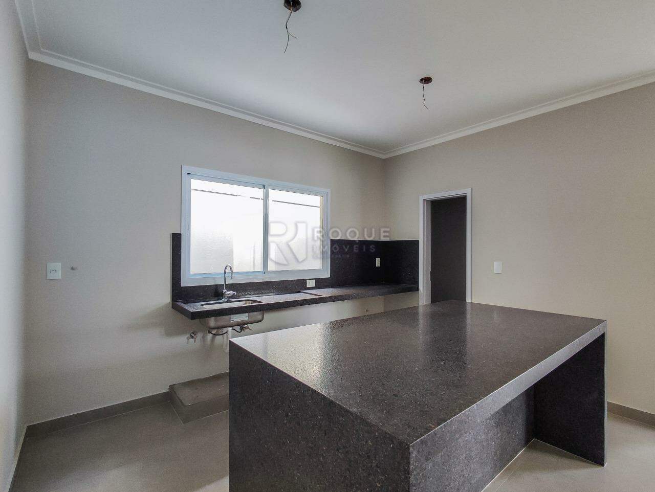 Casa em condomínio à venda no bairro Parque Residencial Roland: COZINHA