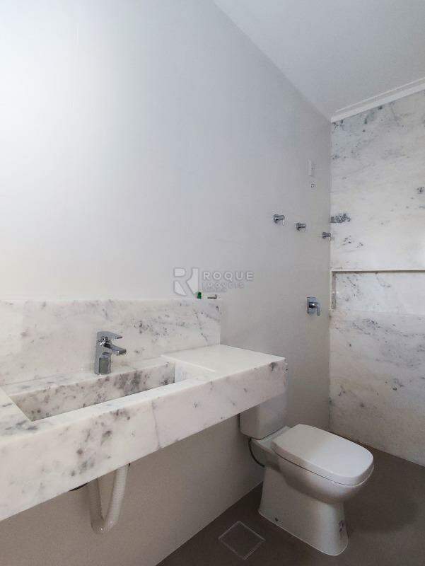 Casa em condomínio à venda no bairro Parque Residencial Roland: WC SUÍTE 1
