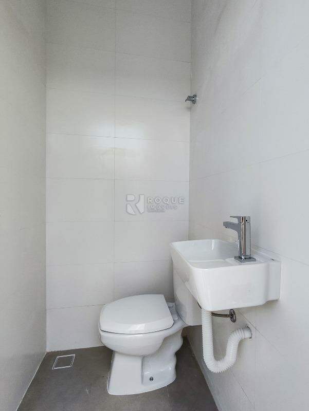 Casa em condomínio à venda no bairro Parque Residencial Roland: LAVABO