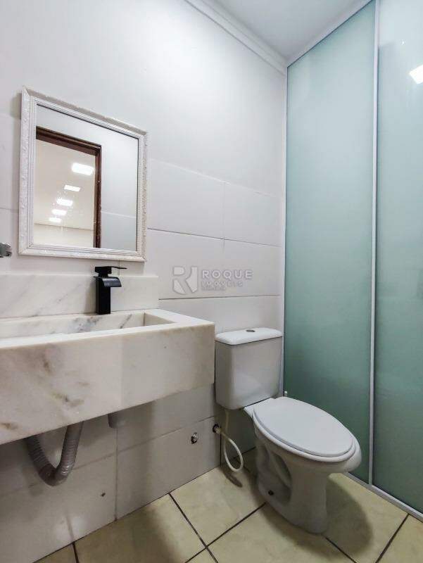 Prédio Comercial à venda no bairro Jardim Porto Real IV: BANHEIRO FUNCIONÁRIOS