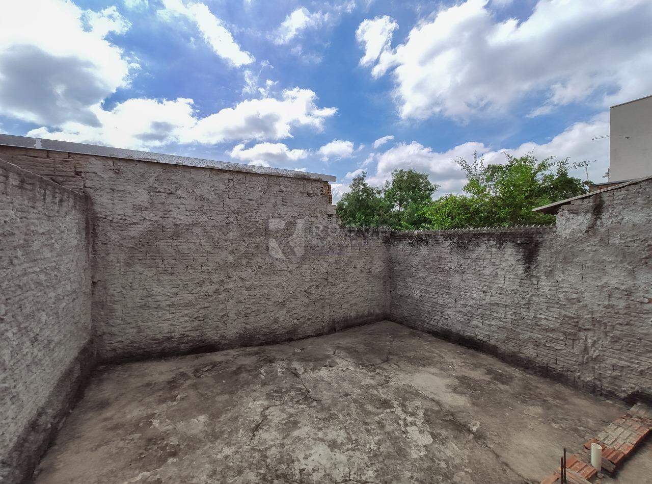 Casa Residencial para aluguel no bairro Jardim Nova Europa: Fundo 