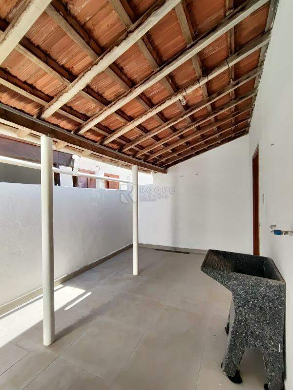 Casa Residencial para aluguel no bairro Parque Hippolyto: Lavavderia