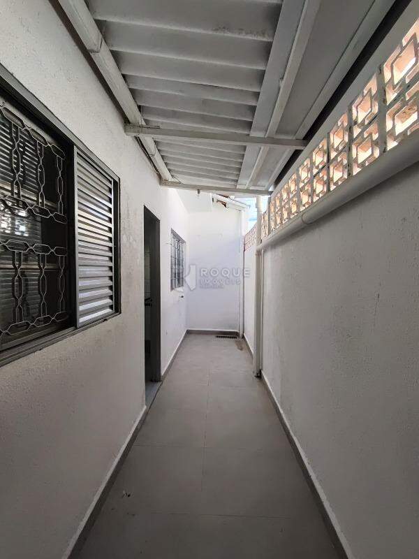 Casa Residencial para aluguel no bairro Parque Hippolyto: Corredor Externo