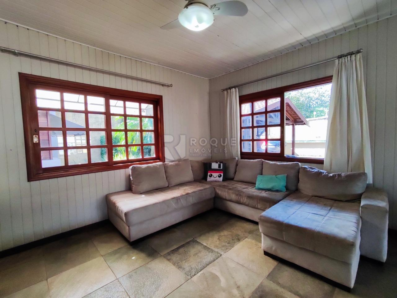 Casa em condomínio à venda no bairro Jardim Colonial: SALA DE ESTAR