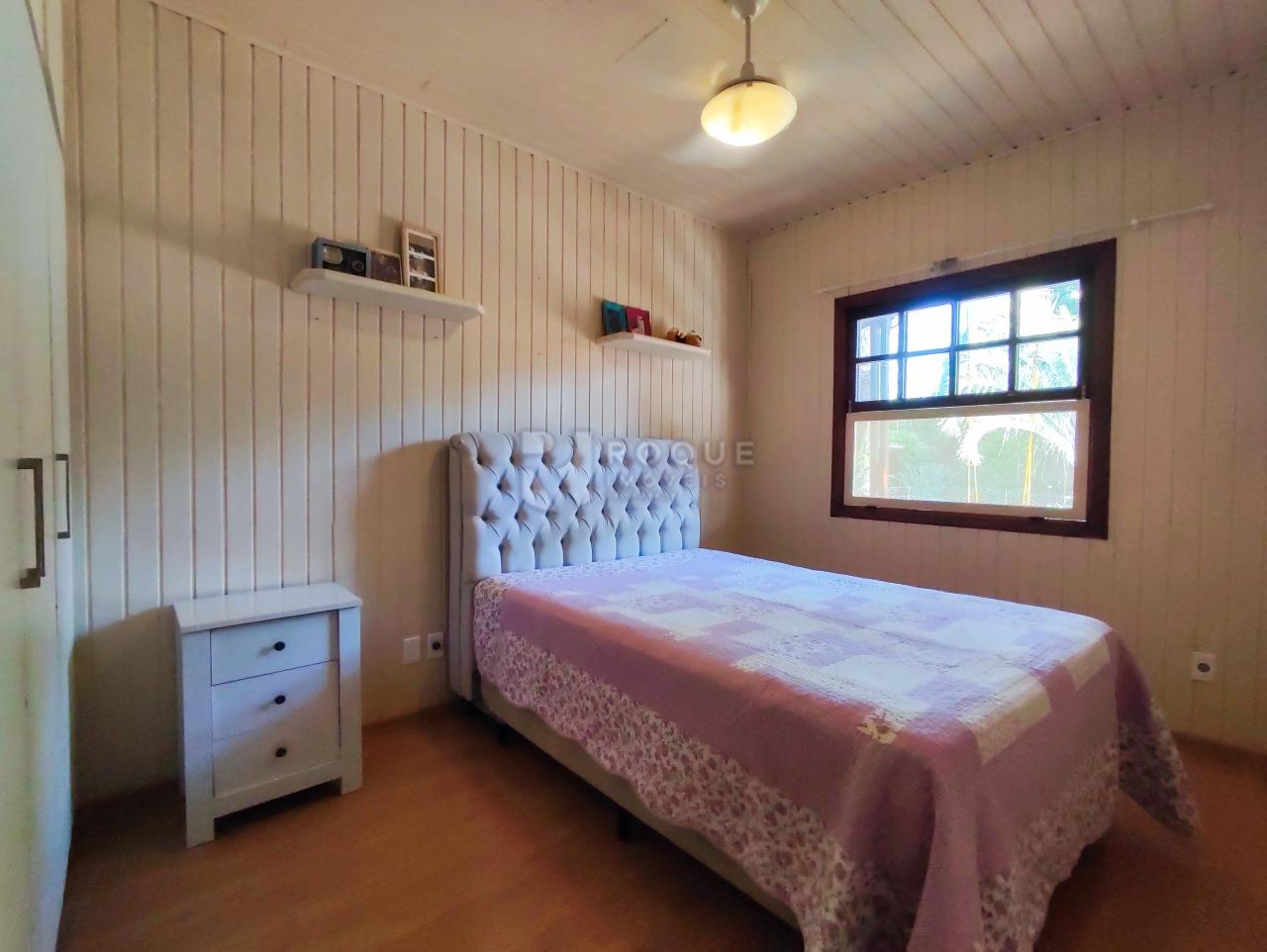 Casa em condomínio à venda no bairro Jardim Colonial: DORMITÓRIO 1