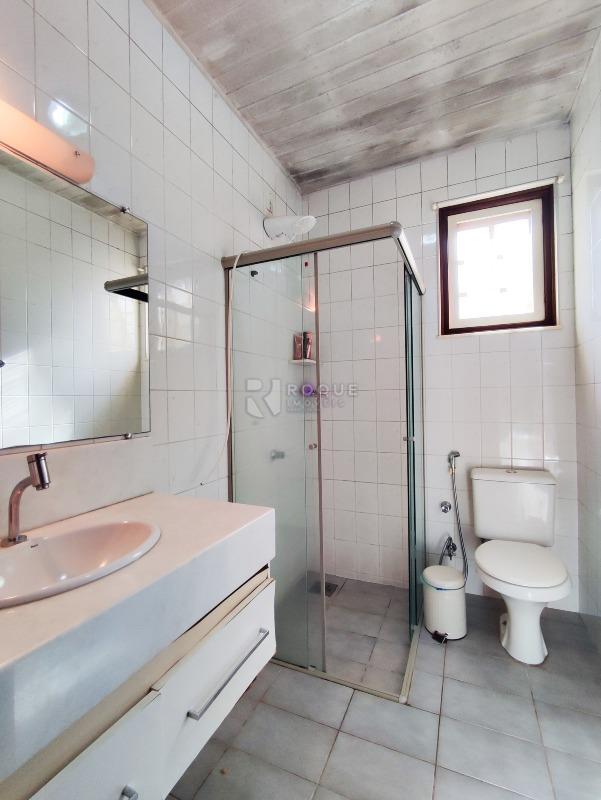 Casa em condomínio à venda no bairro Jardim Colonial: BANHEIRO SOCIAL