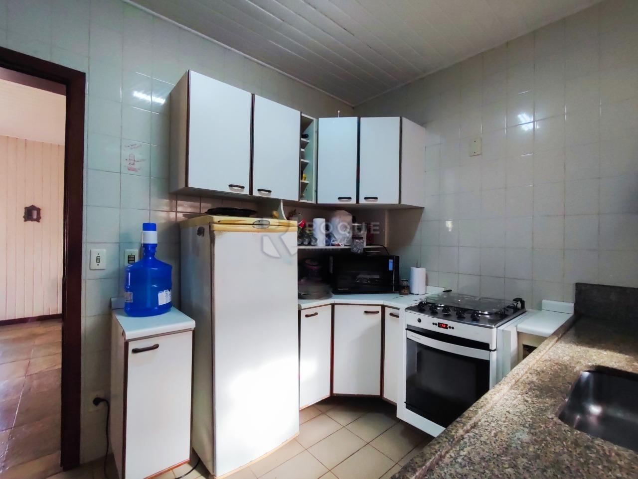 Casa em condomínio à venda no bairro Jardim Colonial: COZINHA