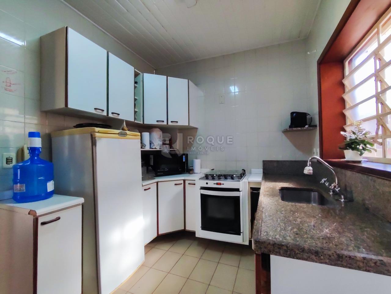 Casa em condomínio à venda no bairro Jardim Colonial: COZINHA