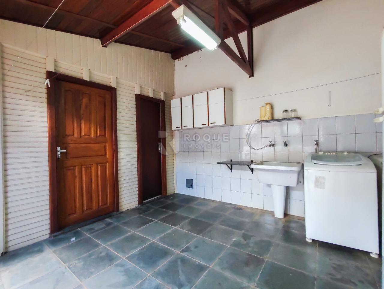 Casa em condomínio à venda no bairro Jardim Colonial: ÁREA DE SERVIÇO