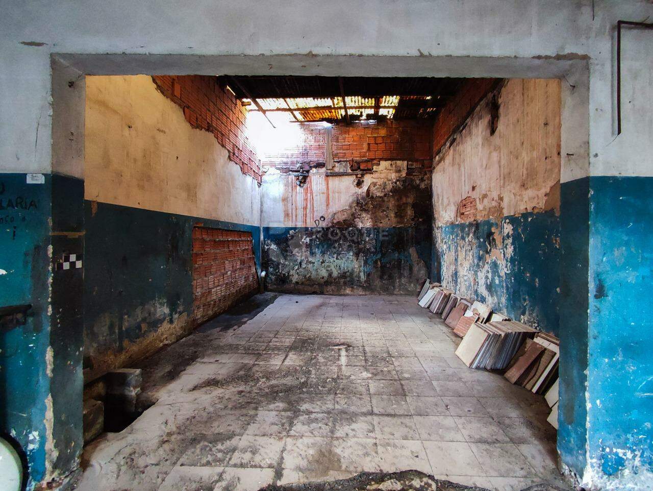 Terreno à venda no bairro Jardim Planalto: SALÃO 2
