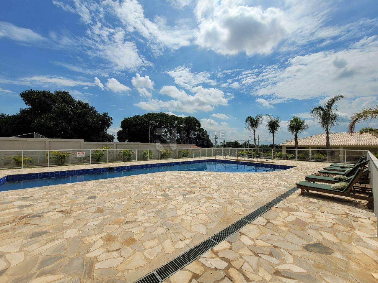 Apartamento para aluguel no bairro Vale das Esmeraldas: Piscina adulto
