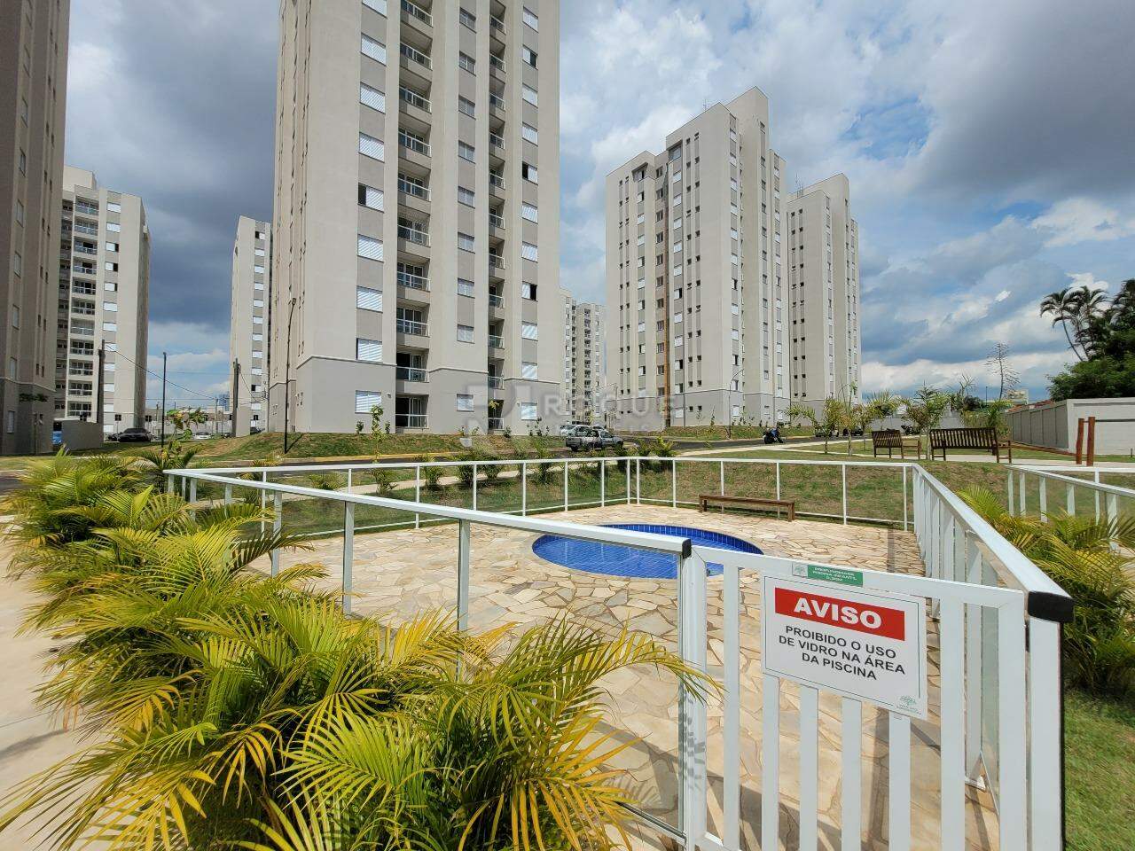 Apartamento para aluguel no bairro Vale das Esmeraldas: Piscina infantil