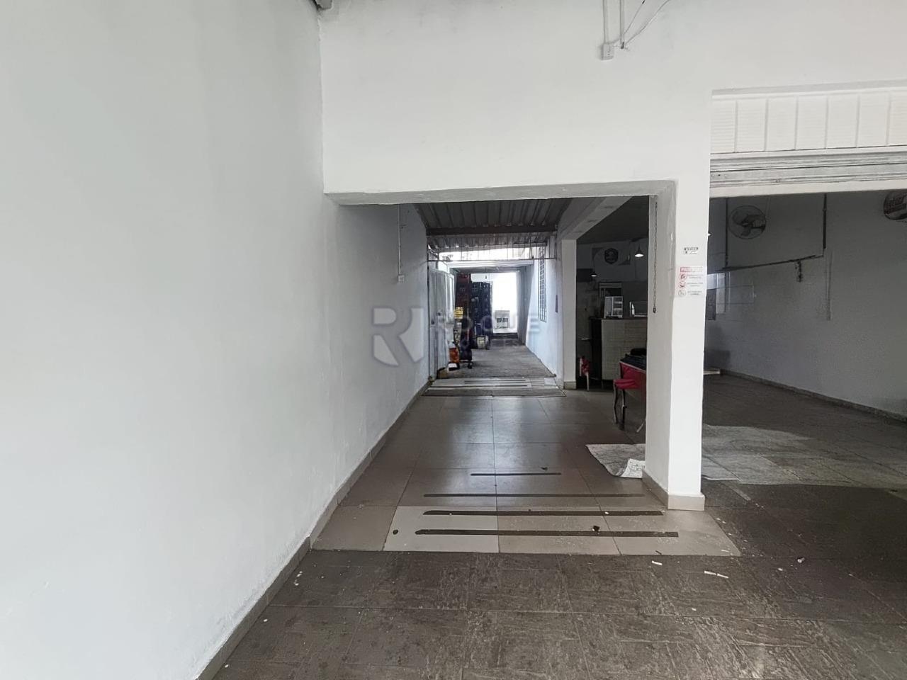 Casa com salão para aluguel no bairro Jardim São Francisco: Garagem
