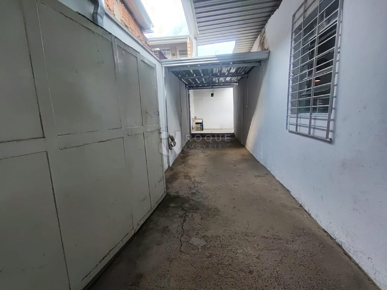 Casa com salão para aluguel no bairro Jardim São Francisco: Quintal