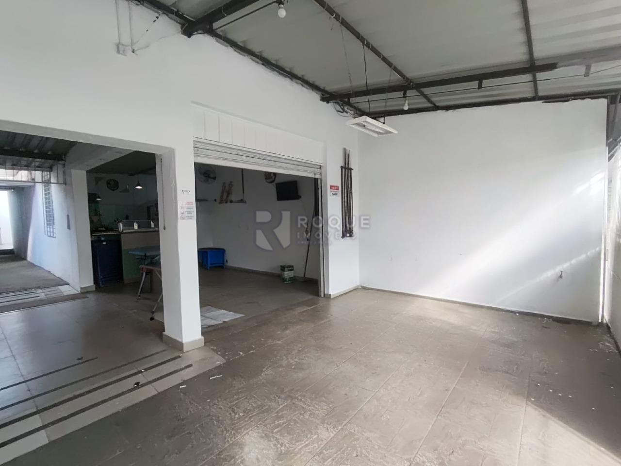 Casa com salão para aluguel no bairro Jardim São Francisco: Garagem