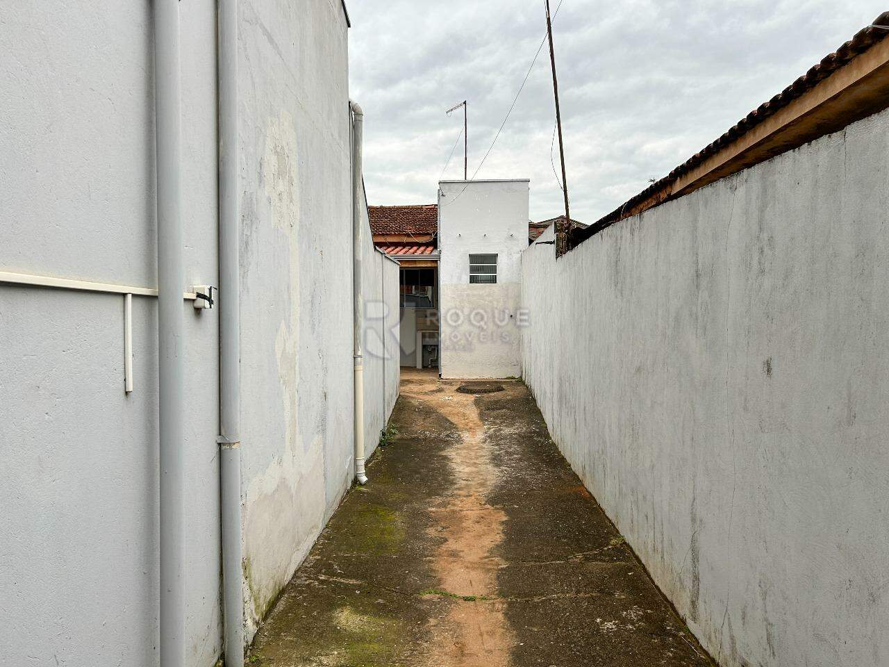 Casa Residencial para aluguel no bairro Jardim São Francisco: Corredor de acesso 