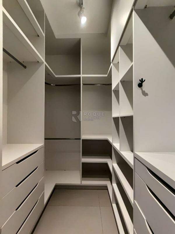 Casa em condomínio para aluguel no bairro Parque Residencial Roland: Closet