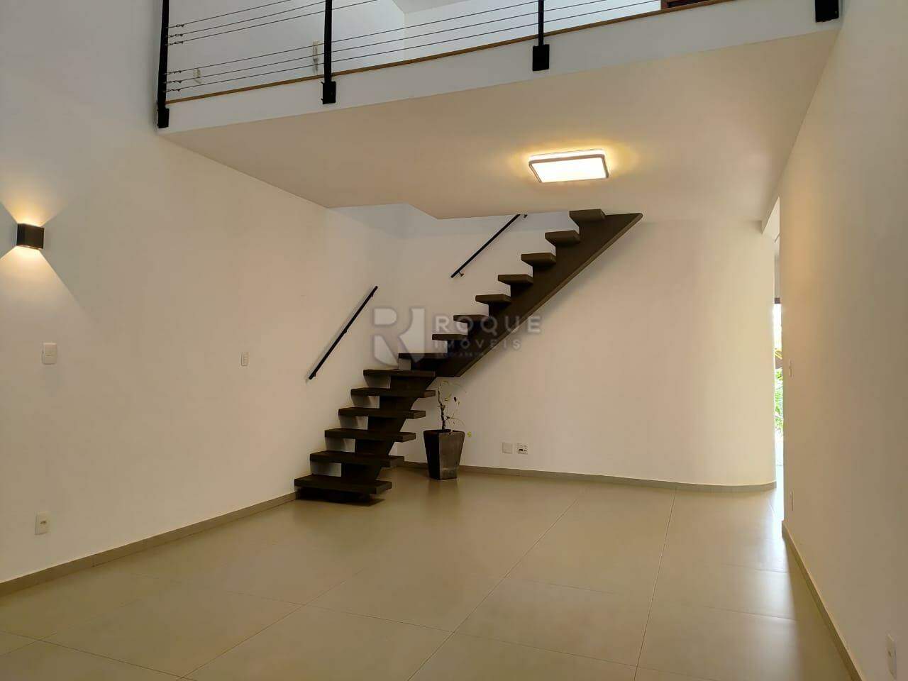 Casa em condomínio para aluguel no bairro Parque Residencial Roland: Sala