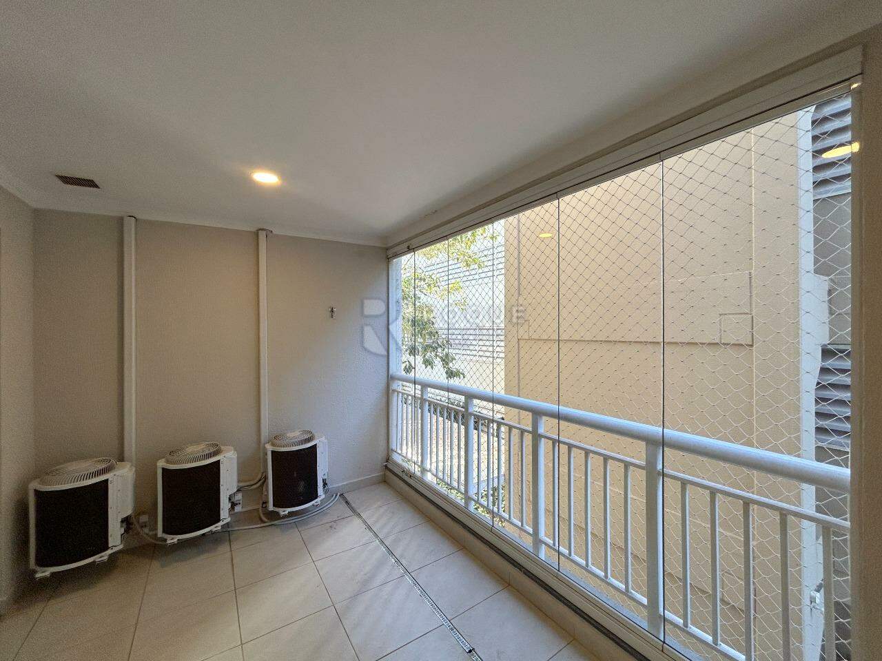Apartamento para aluguel no bairro Vila Santa Rosália: Sacada