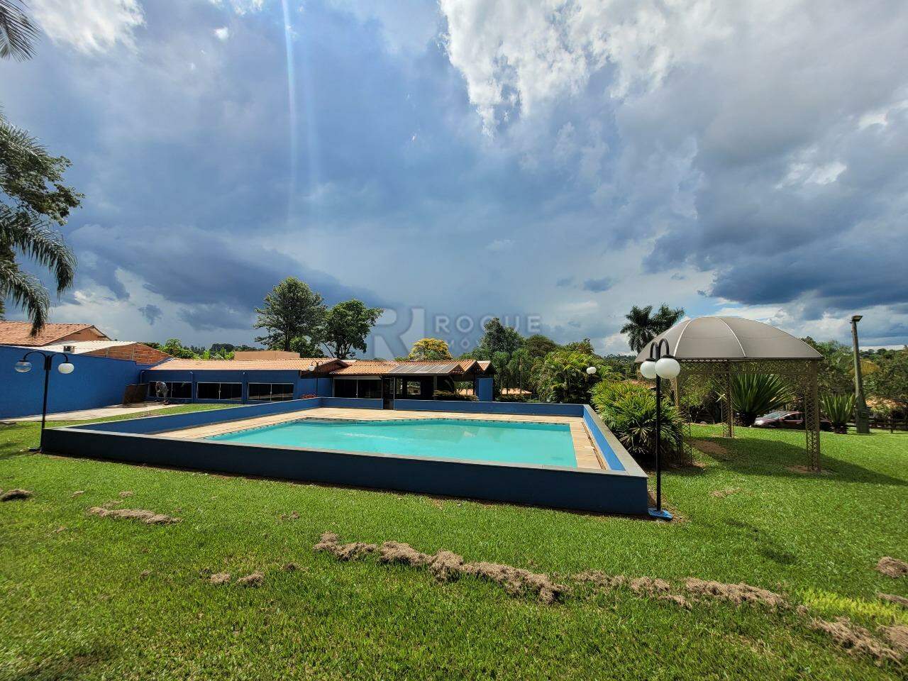 Chácara para aluguel no bairro Bairro dos Pires: Piscina