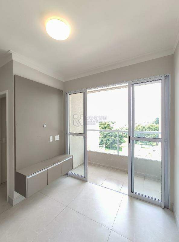 Apartamento para aluguel no bairro Vale das Esmeraldas: Sala 