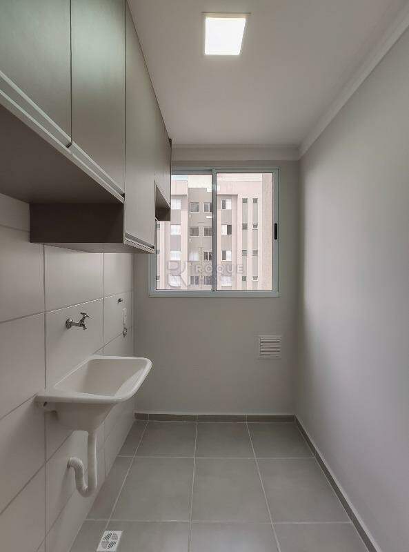 Apartamento para aluguel no bairro Vale das Esmeraldas: Área de serviço 