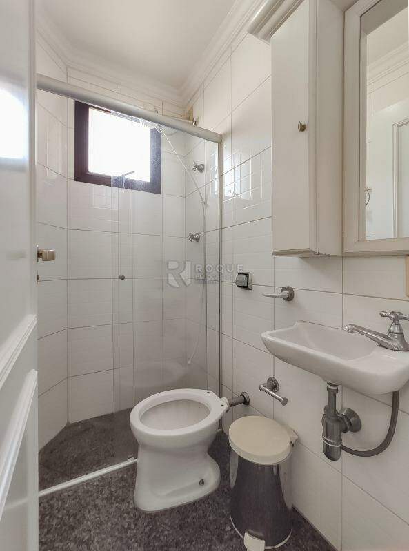 Apartamento para aluguel no bairro Centro: WC fundo