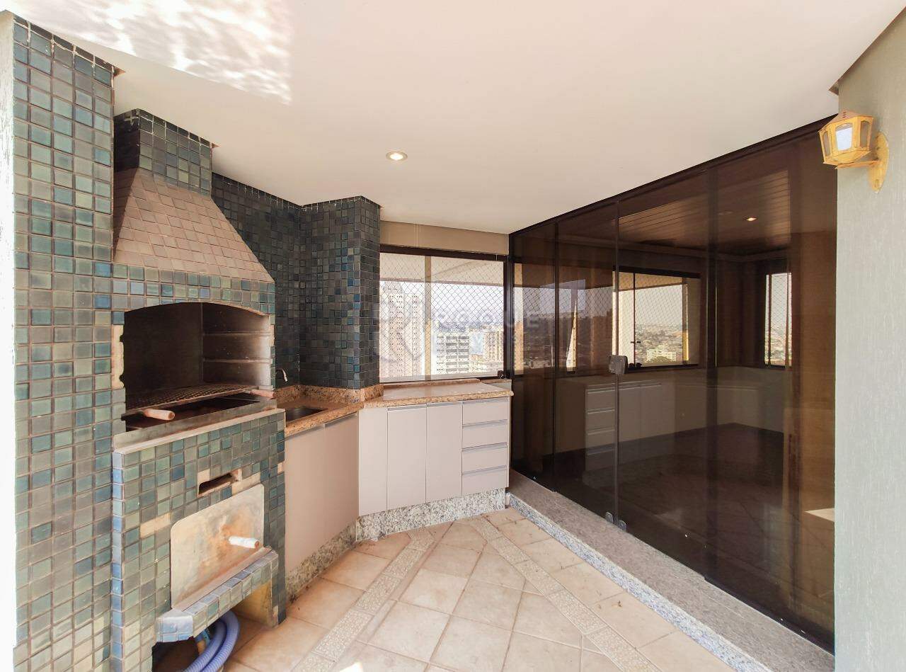 Apartamento para aluguel no bairro Centro: Sacada / churrasqueira