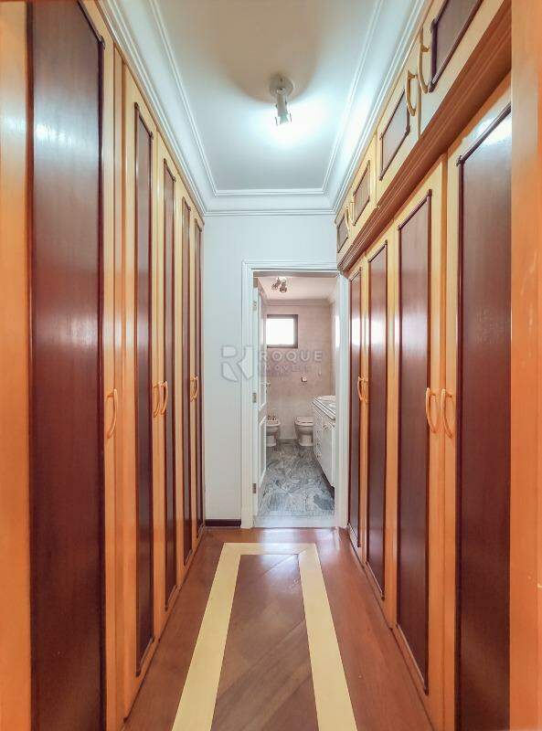 Apartamento para aluguel no bairro Centro: Closet suíte