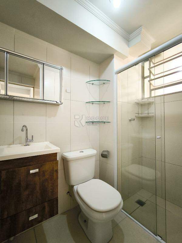 Apartamento à venda no bairro Jardim Olga Veroni: BANHEIRO SOCIAL
