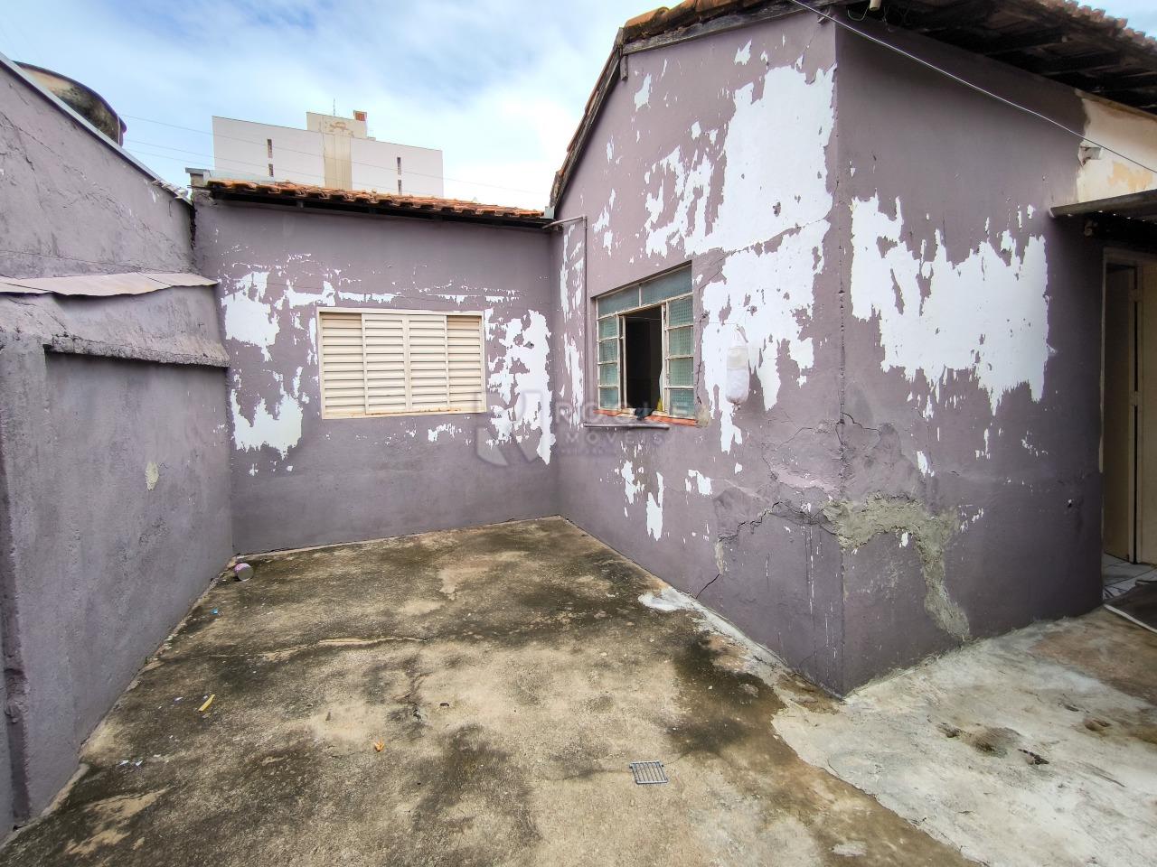 Casa Residencial à venda no bairro Centro: QUINTAL