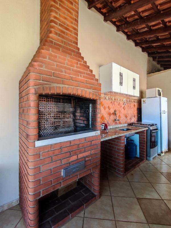 Casa Residencial à venda no bairro Vila Queiroz: CHURRASQUEIRA