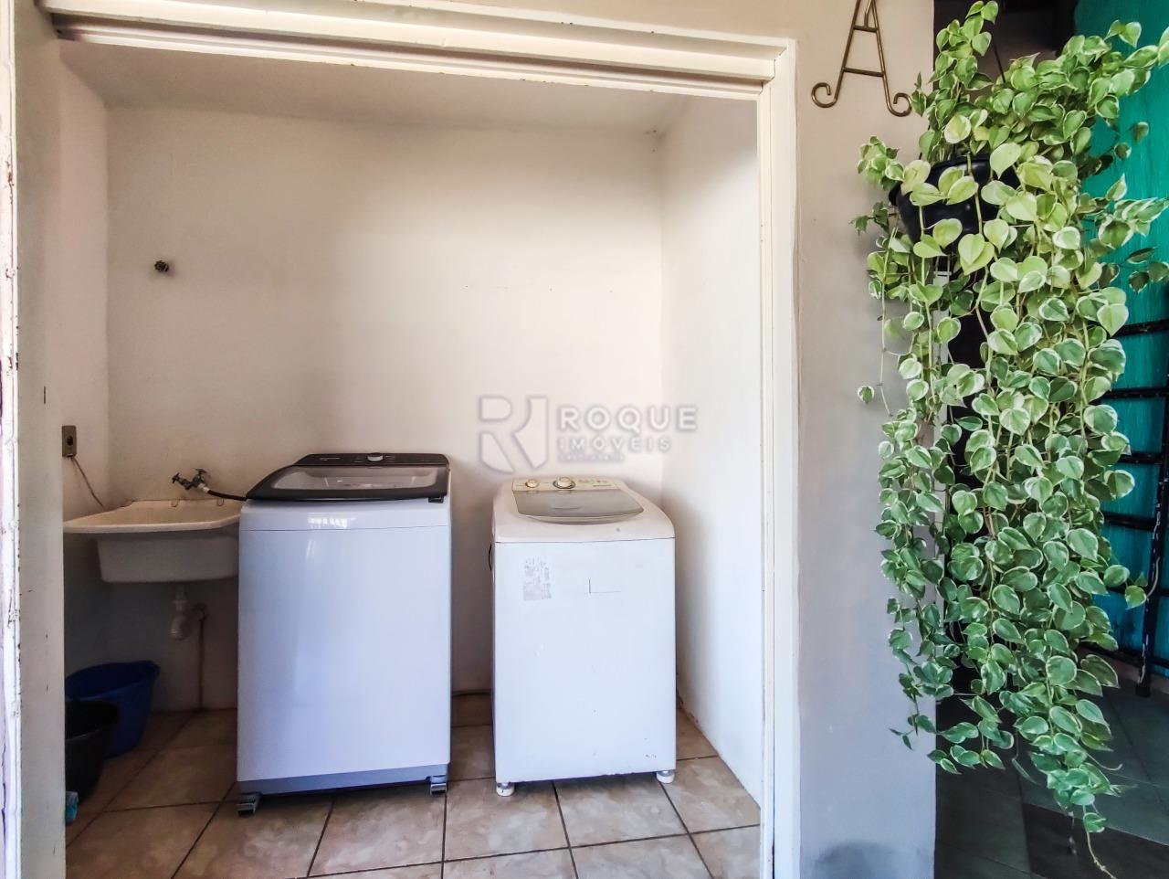 Casa Residencial à venda no bairro Vila Queiroz: LAVANDERIA