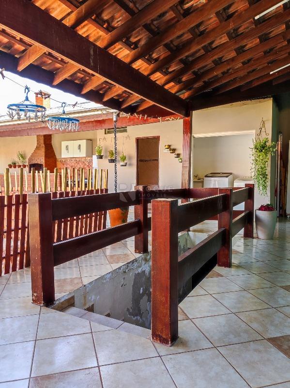 Casa Residencial à venda no bairro Vila Queiroz: ACESSO