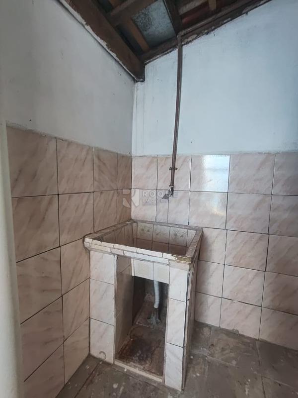 Casa Residencial para aluguel no bairro Parque Residencial Abílio Pedro: Lavanderia