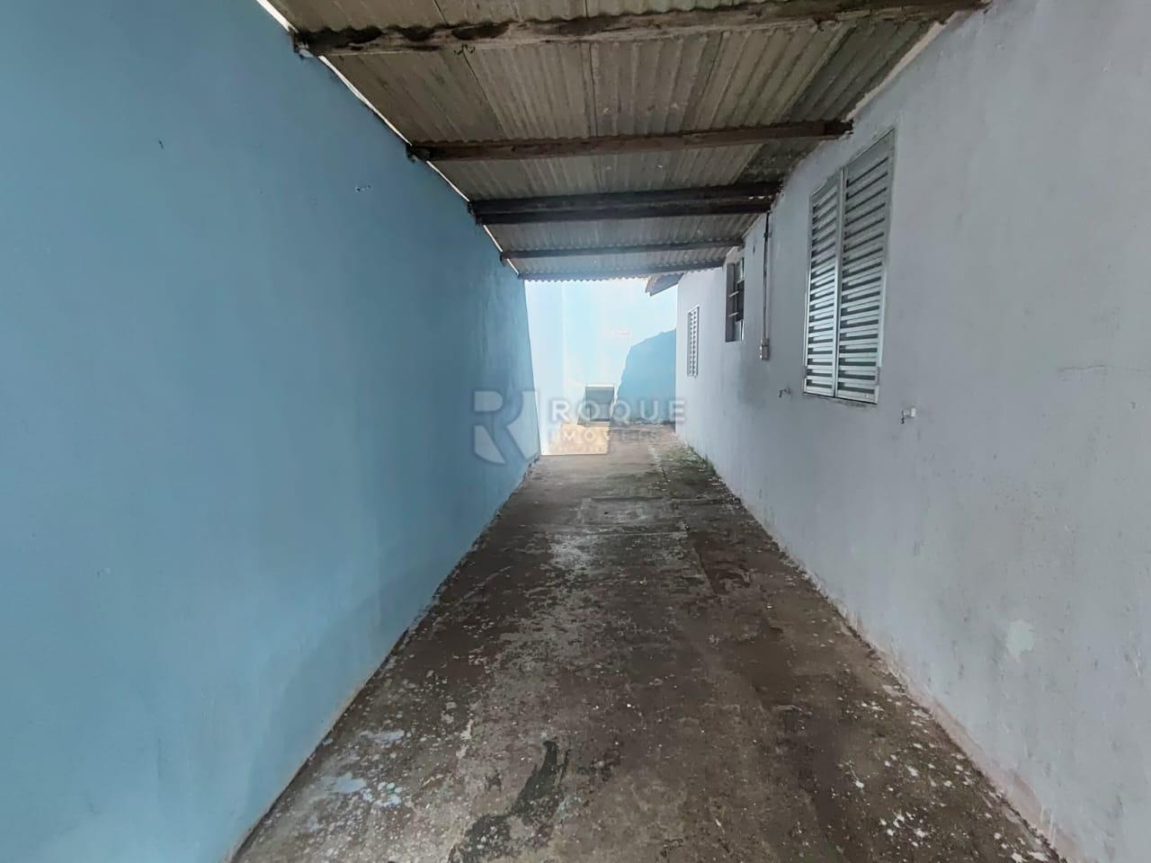 Casa Residencial para aluguel no bairro Parque Residencial Abílio Pedro: Quintal