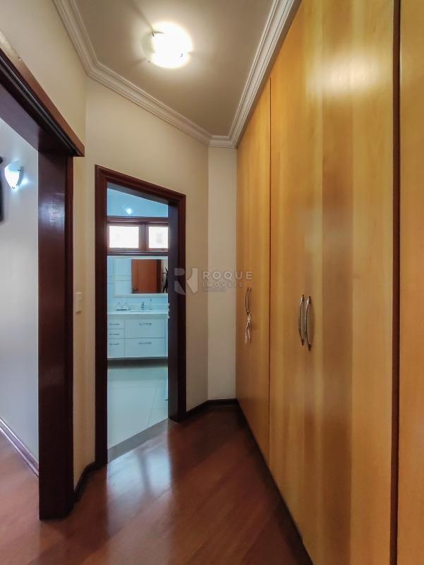 Casa em condomínio à venda no bairro Villa San Marino: CLOSET SUÍTE