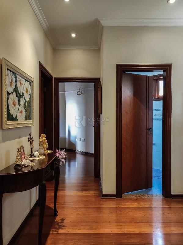 Casa em condomínio à venda no bairro Villa San Marino: CORREDOR INTERNO