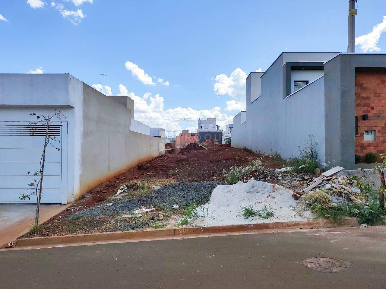 Terreno à venda no bairro Residencial Colinas do Engenho I: 
