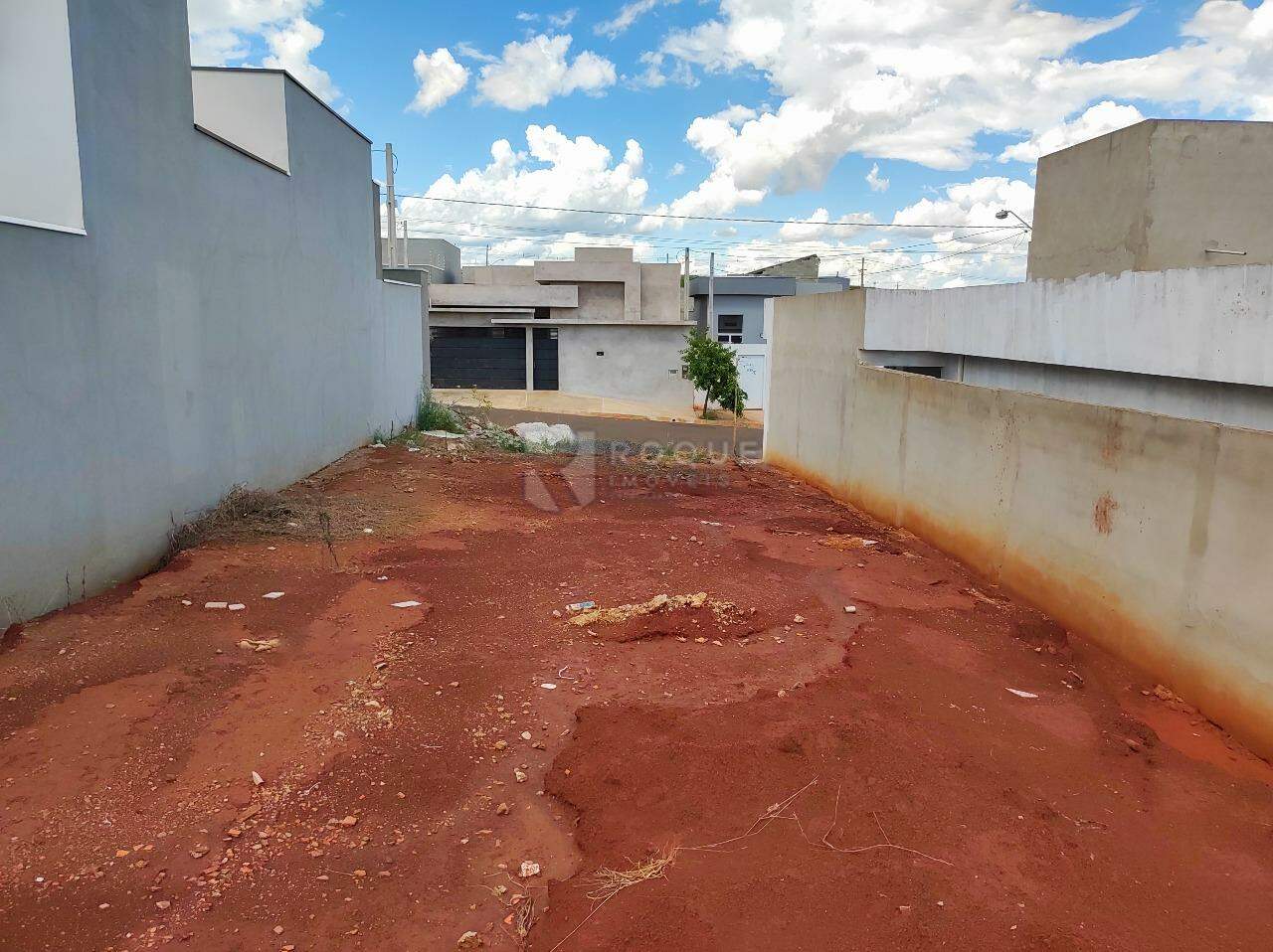 Terreno à venda no bairro Residencial Colinas do Engenho I: 